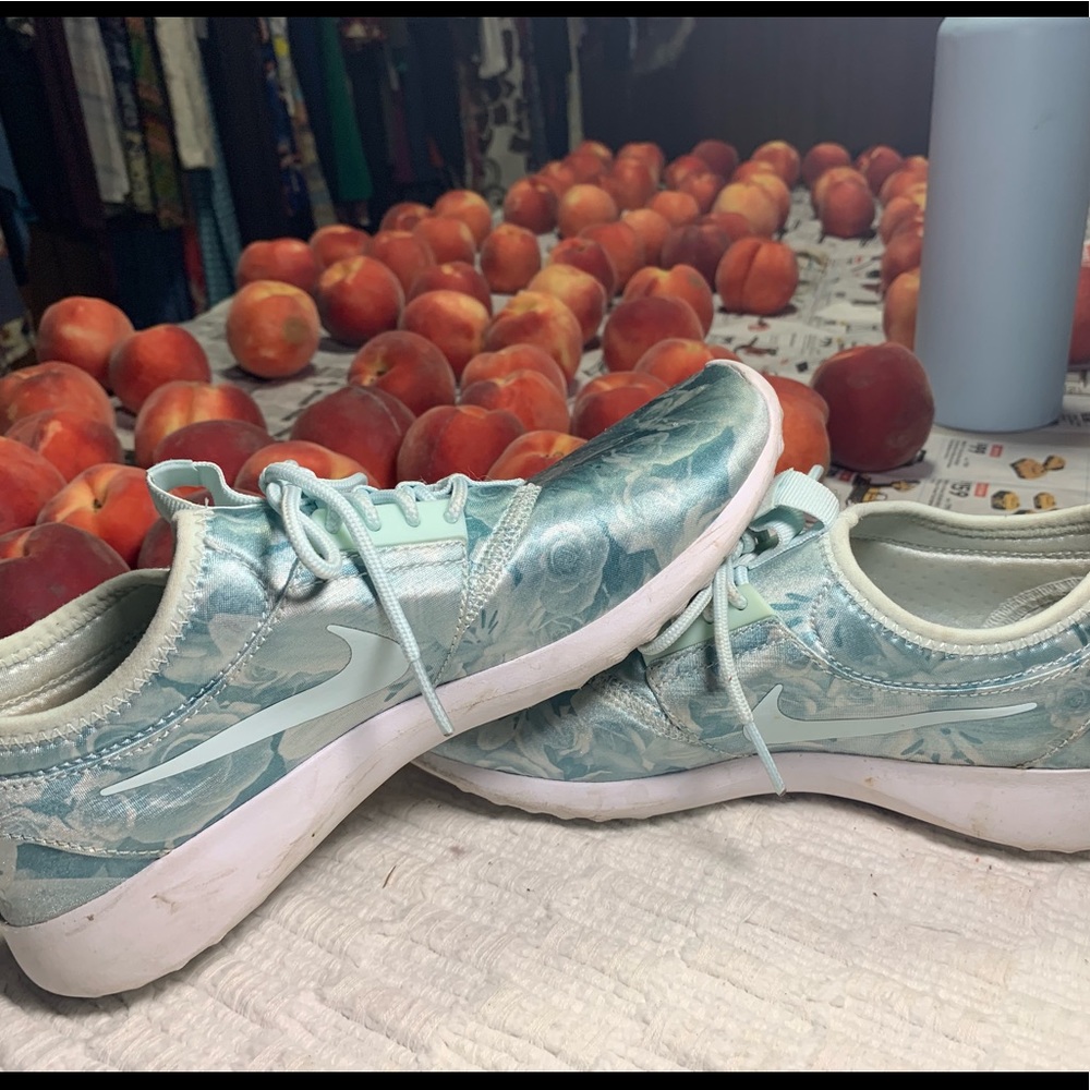 nike tennis shoes